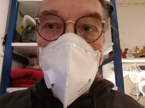 burks mit Maske
