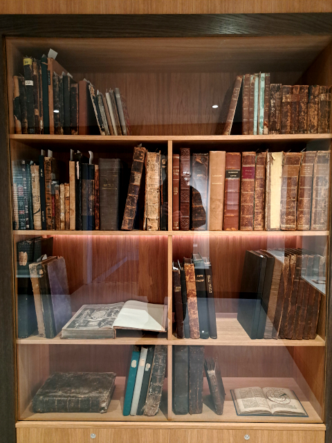Bücherschrank